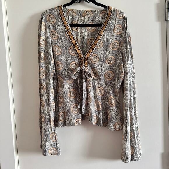 Free People Geometric Top Gray Orange V-Neck Snap Front Bow Long Sleeve Sz L - Picture 1 of 5